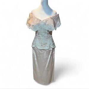Scott McClintock designer 1980’s Vintage Retro Elegant Off-Shoulder Lace Dress